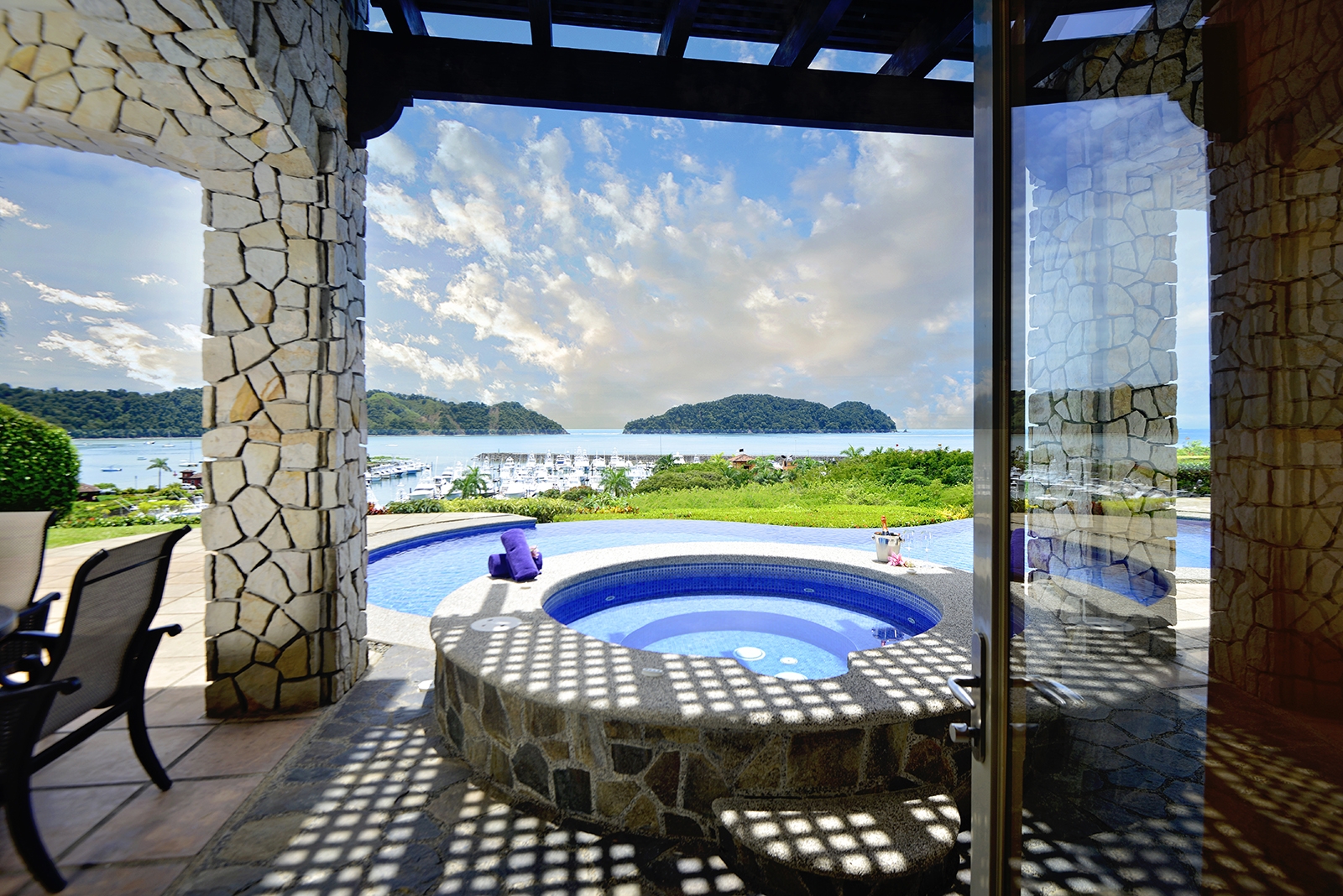 Costa Rica Luxury Life Style (i)